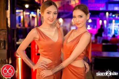 คอนเสิร์ต ป๊อด โมเดิร์นด็อก ที่ ซิกซ์ตี้ซิกซ์ สเตชั่น ลาดพร้าว — photo 70