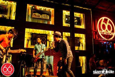 คอนเสิร์ต ป๊อด โมเดิร์นด็อก ที่ ซิกซ์ตี้ซิกซ์ สเตชั่น ลาดพร้าว — photo 93