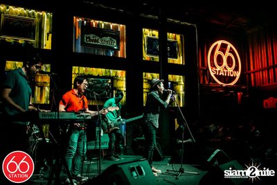 คอนเสิร์ต ป๊อด โมเดิร์นด็อก ที่ ซิกซ์ตี้ซิกซ์ สเตชั่น ลาดพร้าว — photo 95