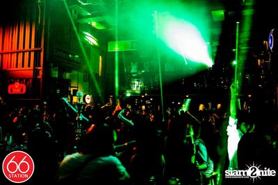 คอนเสิร์ต ป๊อด โมเดิร์นด็อก ที่ ซิกซ์ตี้ซิกซ์ สเตชั่น ลาดพร้าว — photo 96