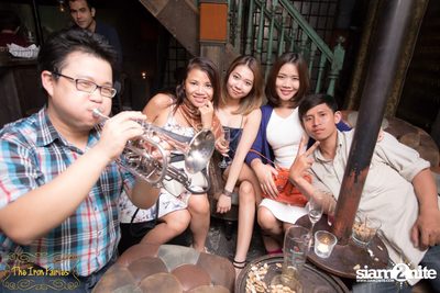 ปาร์ตี้คืนวันพฤหัสบดี กับวง Ms. Signe & Hvetter ที่ ดิไอร่อนแฟรี่ — photo 106