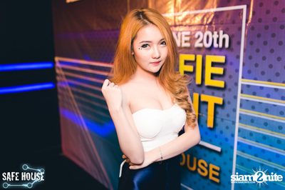 ปาร์ตี้ Selfie Night ที่ เซฟเฮ้าส์, เอกมัย ซอย 5 — photo 2