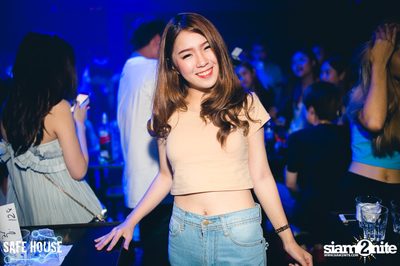 ปาร์ตี้ Selfie Night ที่ เซฟเฮ้าส์, เอกมัย ซอย 5 — photo 11