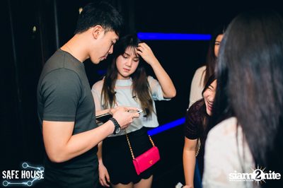 ปาร์ตี้ Selfie Night ที่ เซฟเฮ้าส์, เอกมัย ซอย 5 — photo 24
