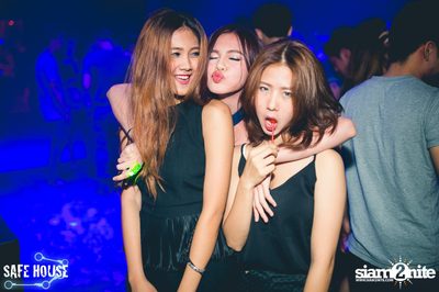 ปาร์ตี้ Selfie Night ที่ เซฟเฮ้าส์, เอกมัย ซอย 5 — photo 40