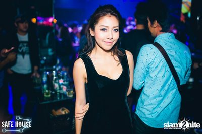 ปาร์ตี้ Selfie Night ที่ เซฟเฮ้าส์, เอกมัย ซอย 5 — photo 93