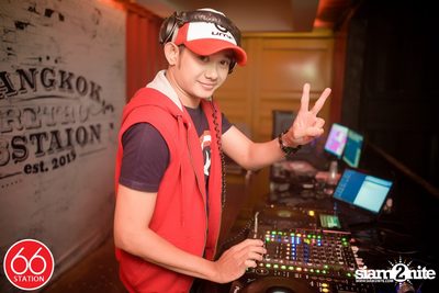 คอนเสิร์ตบุรินทร์ บุญวิสุทธิ์ ที่ ซิกตี้ซิก สเตชั่น ลาดพร้าว — photo 31