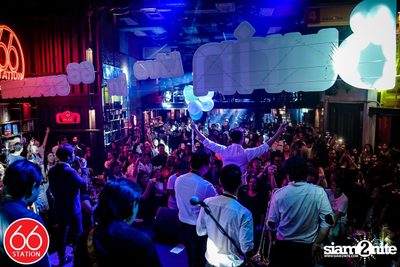 คอนเสิร์ตบุรินทร์ บุญวิสุทธิ์ ที่ ซิกตี้ซิก สเตชั่น ลาดพร้าว — photo 74