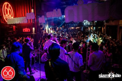 คอนเสิร์ตบุรินทร์ บุญวิสุทธิ์ ที่ ซิกตี้ซิก สเตชั่น ลาดพร้าว — photo 76