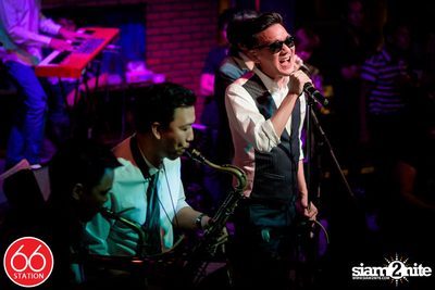 คอนเสิร์ตบุรินทร์ บุญวิสุทธิ์ ที่ ซิกตี้ซิก สเตชั่น ลาดพร้าว — photo 93