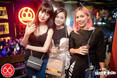 คอนเสิร์ตบุรินทร์ บุญวิสุทธิ์ ที่ ซิกตี้ซิก สเตชั่น ลาดพร้าว — photo 95
