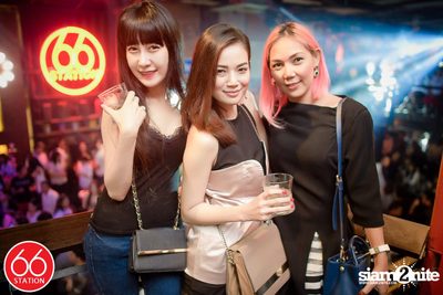 คอนเสิร์ตบุรินทร์ บุญวิสุทธิ์ ที่ ซิกตี้ซิก สเตชั่น ลาดพร้าว — photo 96