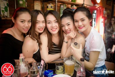 คอนเสิร์ตบุรินทร์ บุญวิสุทธิ์ ที่ ซิกตี้ซิก สเตชั่น ลาดพร้าว — photo 102