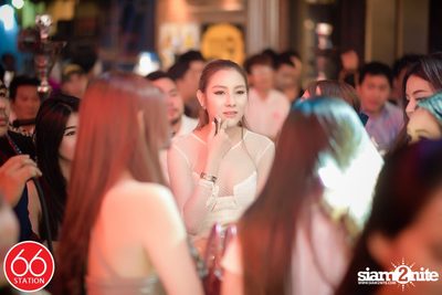 คอนเสิร์ตบุรินทร์ บุญวิสุทธิ์ ที่ ซิกตี้ซิก สเตชั่น ลาดพร้าว — photo 111