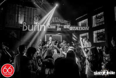 คอนเสิร์ตบุรินทร์ บุญวิสุทธิ์ ที่ ซิกตี้ซิก สเตชั่น ลาดพร้าว — photo 137