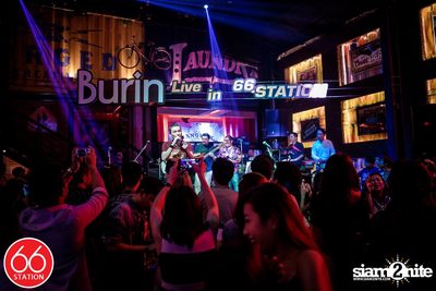 คอนเสิร์ตบุรินทร์ บุญวิสุทธิ์ ที่ ซิกตี้ซิก สเตชั่น ลาดพร้าว — photo 139