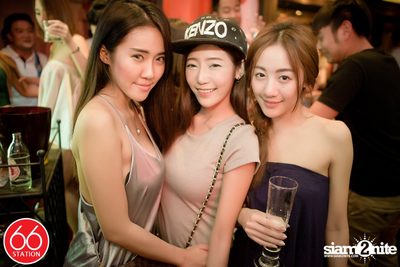 คอนเสิร์ตบุรินทร์ บุญวิสุทธิ์ ที่ ซิกตี้ซิก สเตชั่น ลาดพร้าว — photo 141