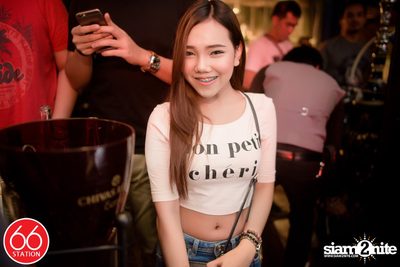 คอนเสิร์ตบุรินทร์ บุญวิสุทธิ์ ที่ ซิกตี้ซิก สเตชั่น ลาดพร้าว — photo 144