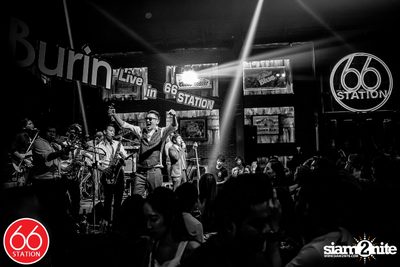 คอนเสิร์ตบุรินทร์ บุญวิสุทธิ์ ที่ ซิกตี้ซิก สเตชั่น ลาดพร้าว — photo 147