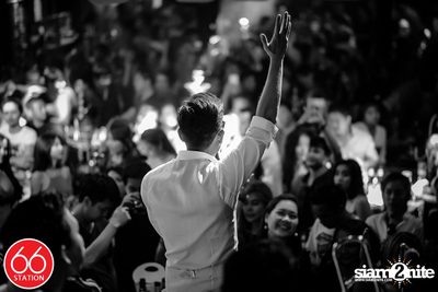 คอนเสิร์ตบุรินทร์ บุญวิสุทธิ์ ที่ ซิกตี้ซิก สเตชั่น ลาดพร้าว — photo 171