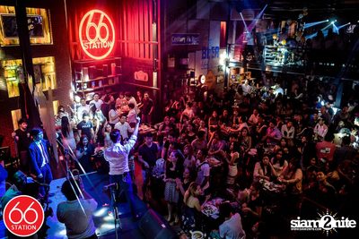 คอนเสิร์ตบุรินทร์ บุญวิสุทธิ์ ที่ ซิกตี้ซิก สเตชั่น ลาดพร้าว — photo 177