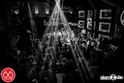 คอนเสิร์ตบุรินทร์ บุญวิสุทธิ์ ที่ ซิกตี้ซิก สเตชั่น ลาดพร้าว — photo 181