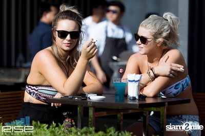 Sapphire Sunset Pool Party at Radisson Blu Plaza — photo 5