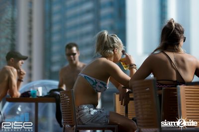 Sapphire Sunset Pool Party at Radisson Blu Plaza — photo 9