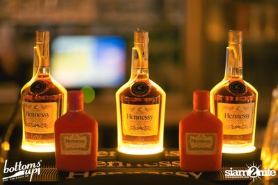 Friday Night with Bellini Wine at BottomsUp, Thonglor — photo 23