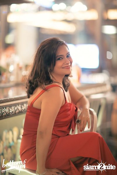 Friday Night with Bellini Wine at BottomsUp, Thonglor — photo 30