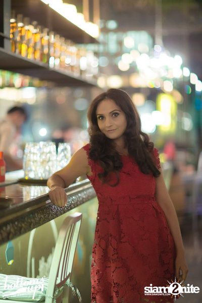 Friday Night with Bellini Wine at BottomsUp, Thonglor — photo 35