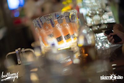 Friday Night with Bellini Wine at BottomsUp, Thonglor — photo 36