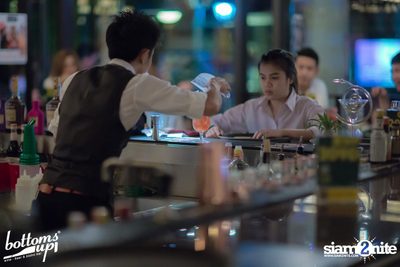 Friday Night with Bellini Wine at BottomsUp, Thonglor — photo 42