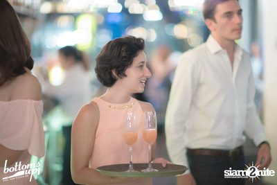 Friday Night with Bellini Wine at BottomsUp, Thonglor — photo 46
