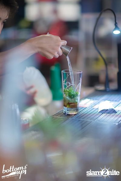 Friday Night with Bellini Wine at BottomsUp, Thonglor — photo 48