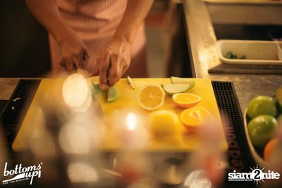 Friday Night with Bellini Wine at BottomsUp, Thonglor — photo 55