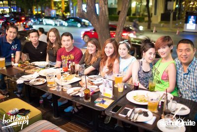 Friday Night with Bellini Wine at BottomsUp, Thonglor — photo 63