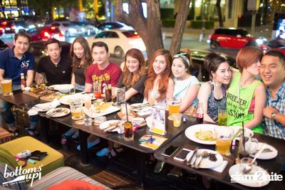 Friday Night with Bellini Wine at BottomsUp, Thonglor — photo 64