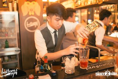 Friday Night with Bellini Wine at BottomsUp, Thonglor — photo 68