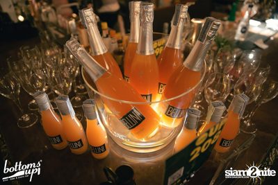Friday Night with Bellini Wine at BottomsUp, Thonglor — photo 77