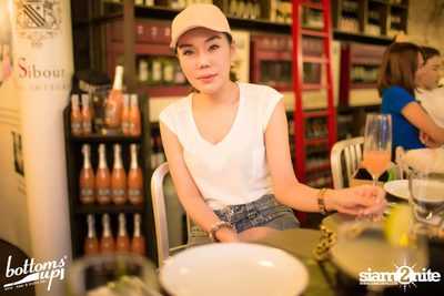 Friday Night with Bellini Wine at BottomsUp, Thonglor — photo 84