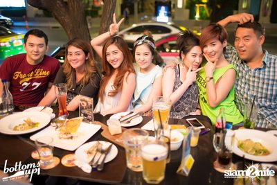 Friday Night with Bellini Wine at BottomsUp, Thonglor — photo 85