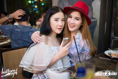 Friday Night with Bellini Wine at BottomsUp, Thonglor — photo 95