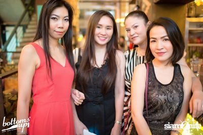 Friday Night with Bellini Wine at BottomsUp, Thonglor — photo 97