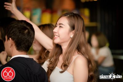 คอนเสิร์ต นิว-จิ๋ว ที่ร้าน 66 สเตชั่น, เลียบด่วนเอกมัย-รามอินทรา — photo 6