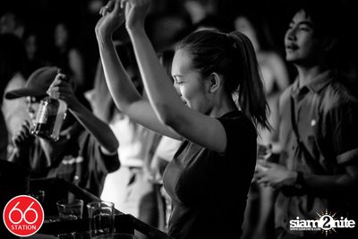 คอนเสิร์ต นิว-จิ๋ว ที่ร้าน 66 สเตชั่น, เลียบด่วนเอกมัย-รามอินทรา — photo 123