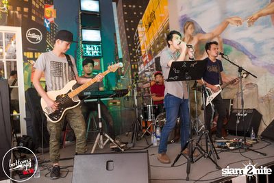 Saturday Night at BottomsUp, Thonglor — photo 20