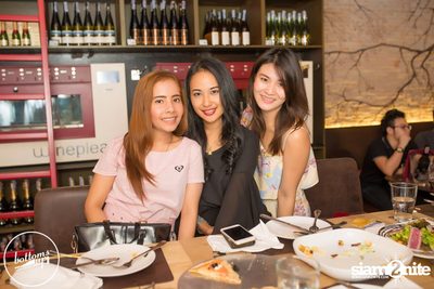 Saturday Night at BottomsUp, Thonglor — photo 23