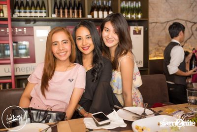Saturday Night at BottomsUp, Thonglor — photo 24