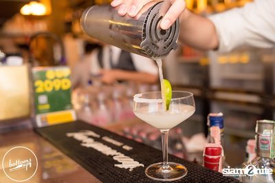 Saturday Night at BottomsUp, Thonglor — photo 54